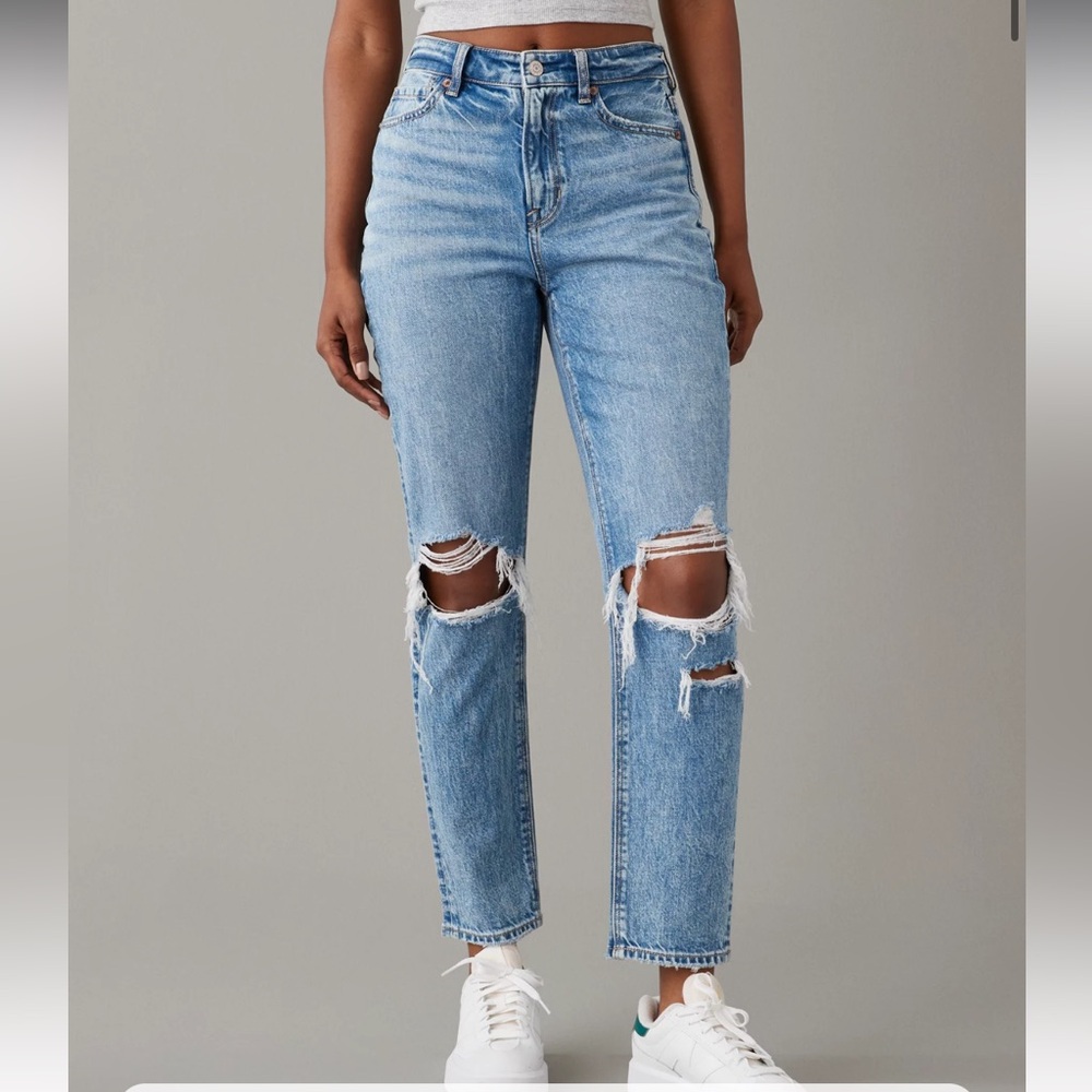 AE Strigid Ripped Mom Jean